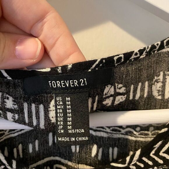 Forever 21 slip dress geometric shapes black - Picture 3 of 3